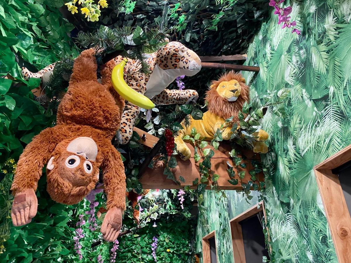 Hotel Jungle Fun Fun Ōsaka Exterior foto