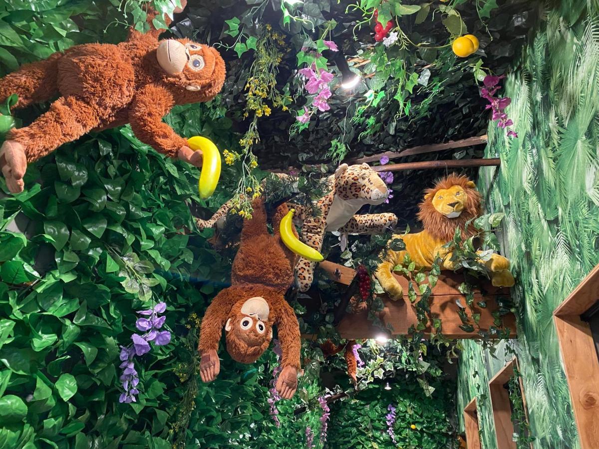 Hotel Jungle Fun Fun Ōsaka Exterior foto